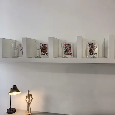 Nestor&jeeves - House Of Cards - - Very Close Sea Appartement